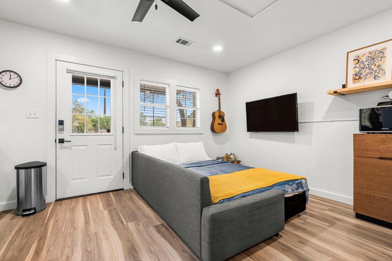 New! The Yellow Door- Downtown Wimberley W/ River Access Екстериор снимка