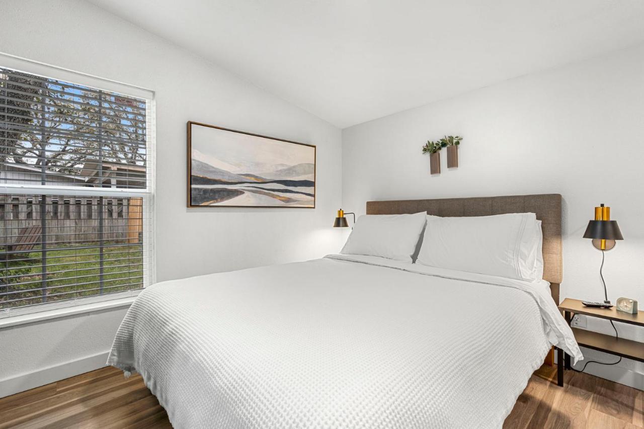 New! The Yellow Door- Downtown Wimberley W/ River Access Екстериор снимка